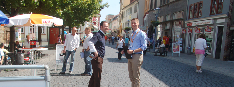 Tankred Schipanski, MdB und Felix Elflein in der Gothaer Innenstadt